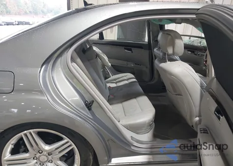 2013 Mercedes-Benz S 550 z USA, uszkodzony, nr VIN WDDNG7DB7DA527500